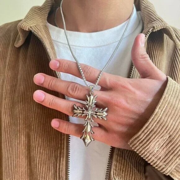 grunge silver cross pendant necklace - Picture 4 of 6